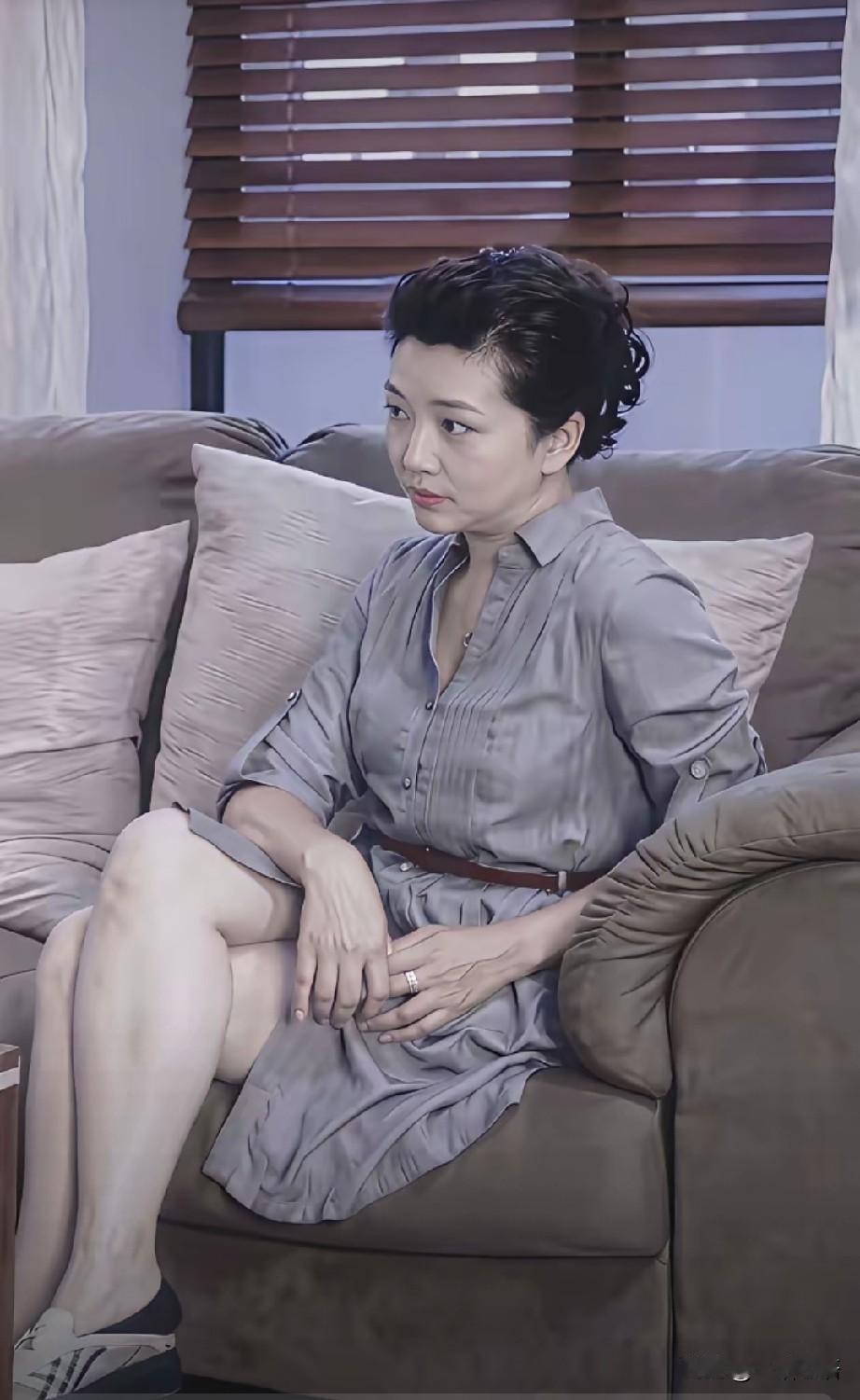 江珊越来越洋气了。说实在话，江珊年轻时有点儿土。能出名，全靠演技。江珊长了一