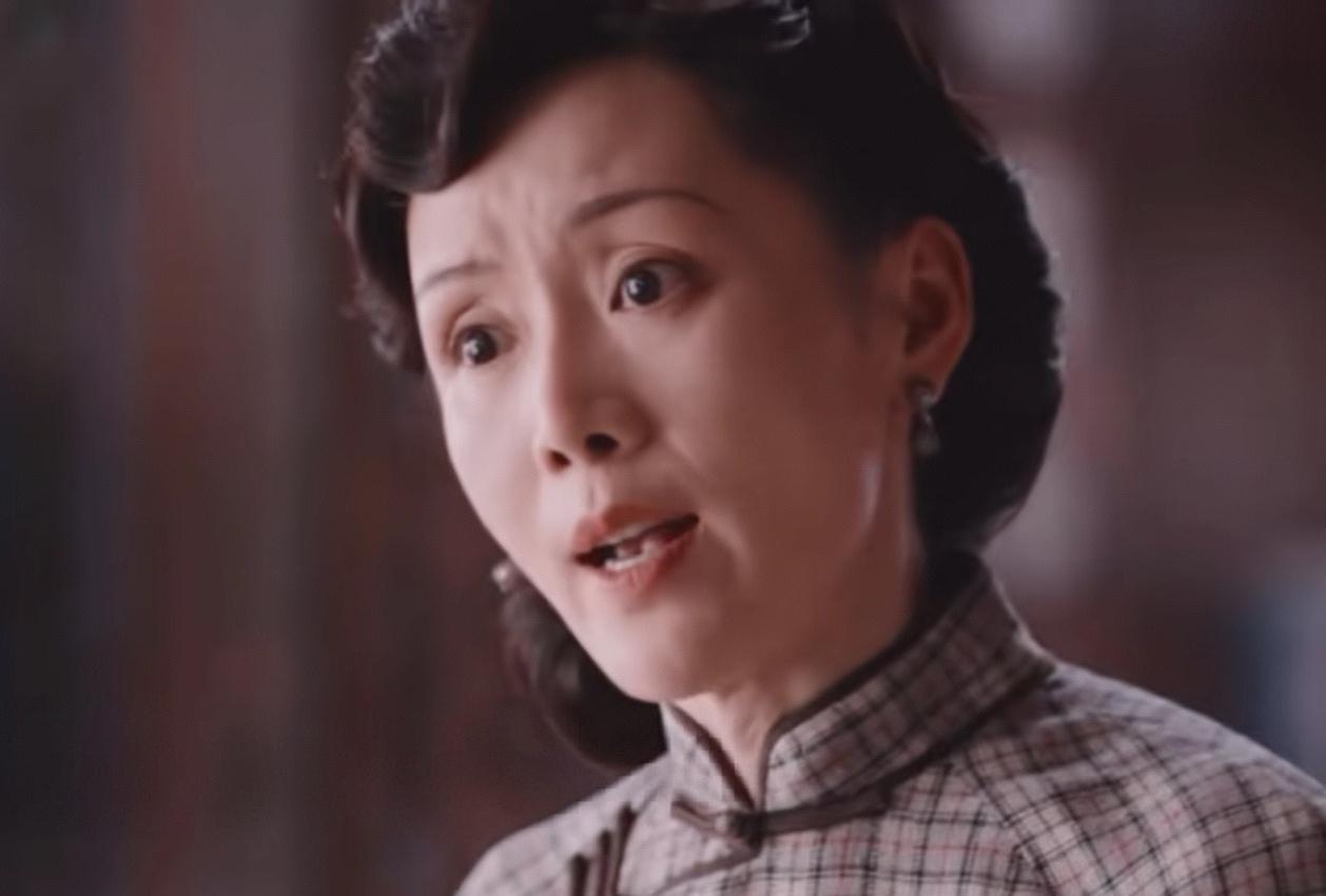 《灼灼韶华》嫂子威胁韶华：“你杀了陈二顺全家。”然后她又告诉田大少，韶华连自己小