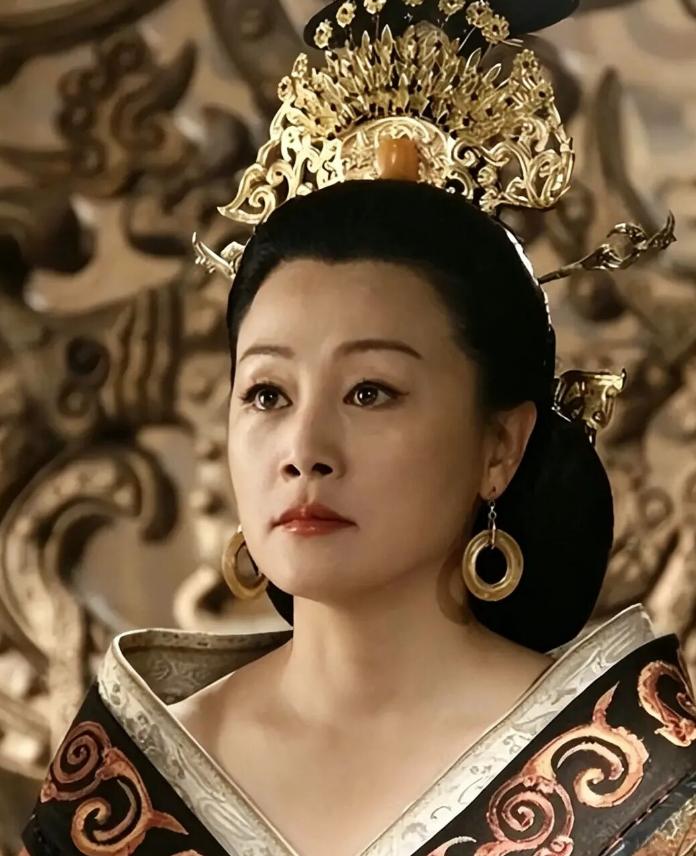 公元前180年，吕后亲妹妹吕媭，被陈平用竹板活活打死。弥留之际，吕媭怒斥：我早该
