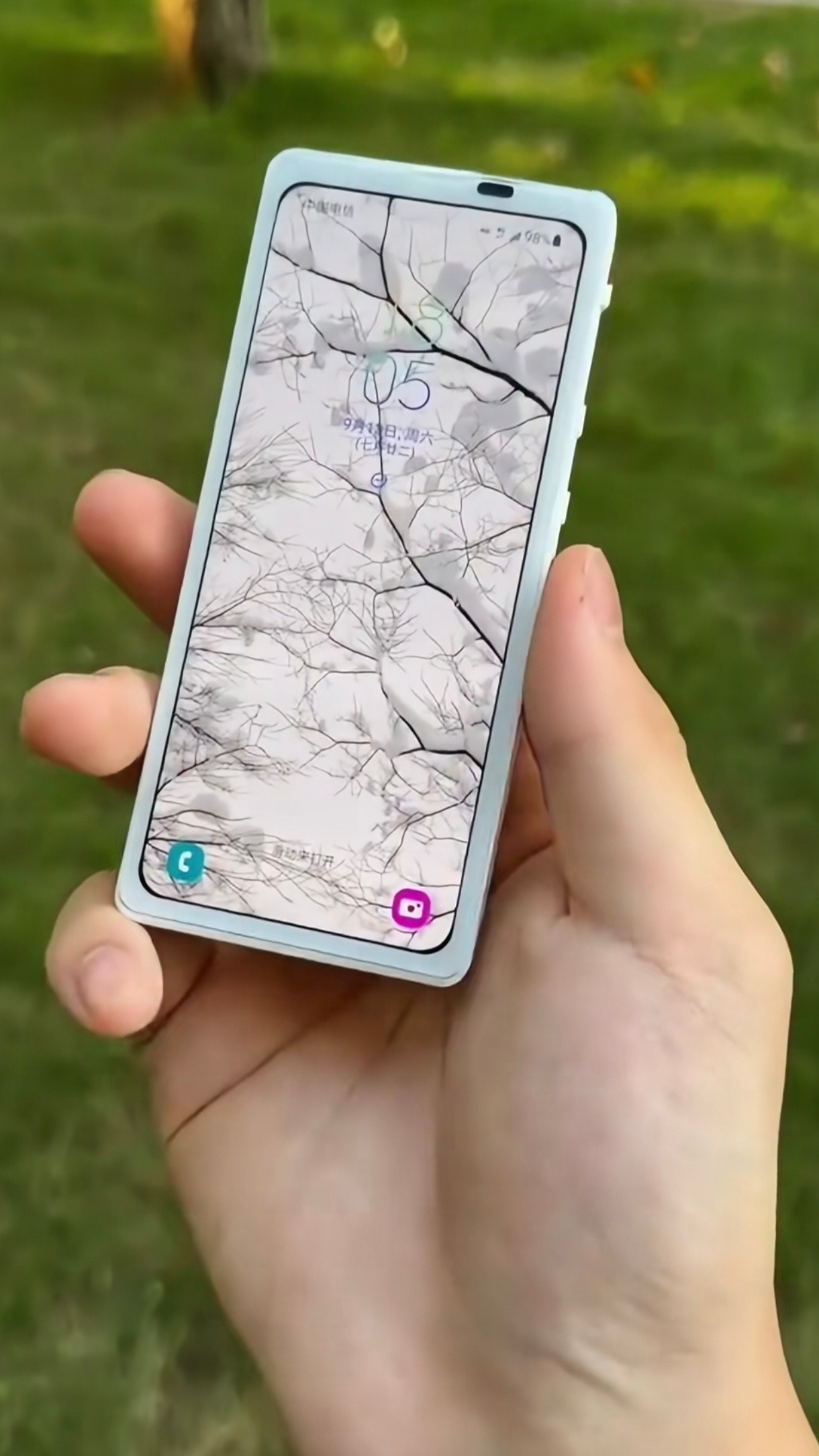 三星折叠屏改的小手机，看着还不错，比一些山寨机强​​​