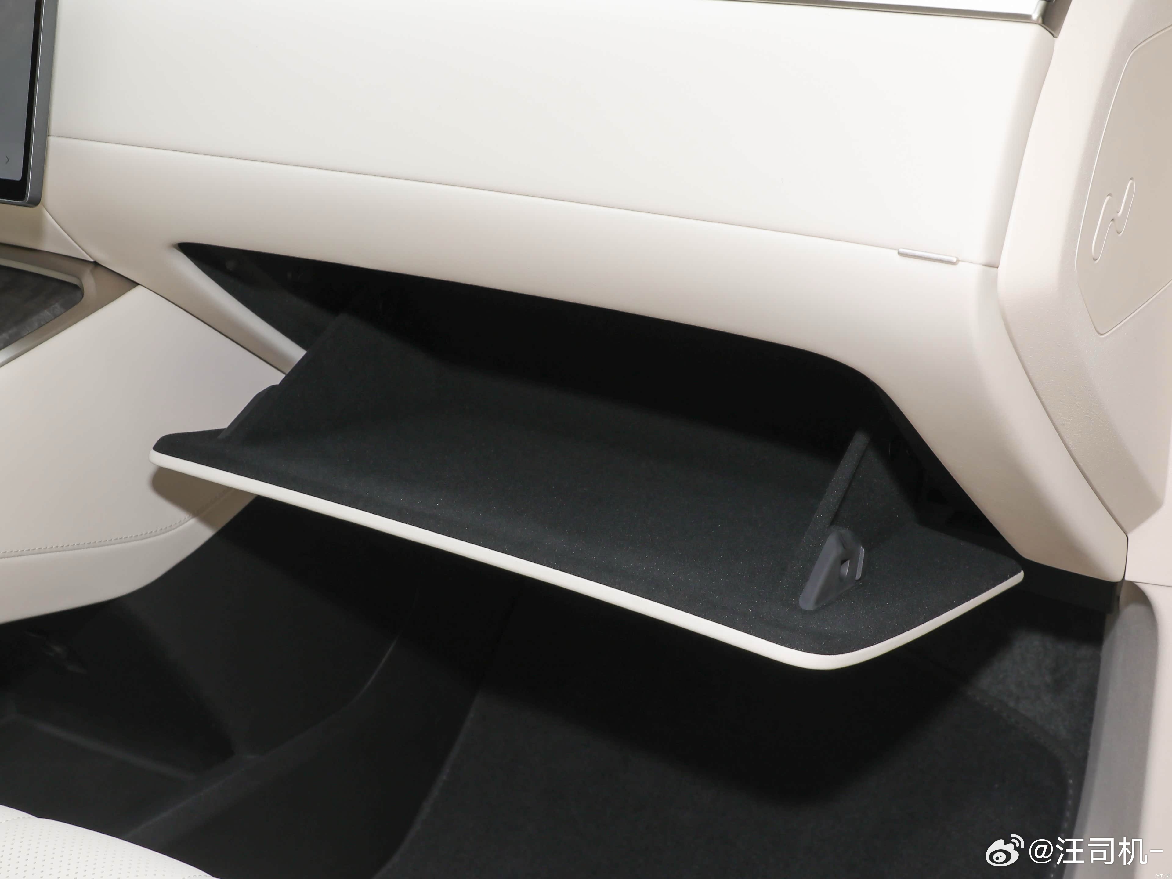 L90比ES8更酷一点蔚来和乐道的全系车型，只有乐道L90有手套箱。并且L90的