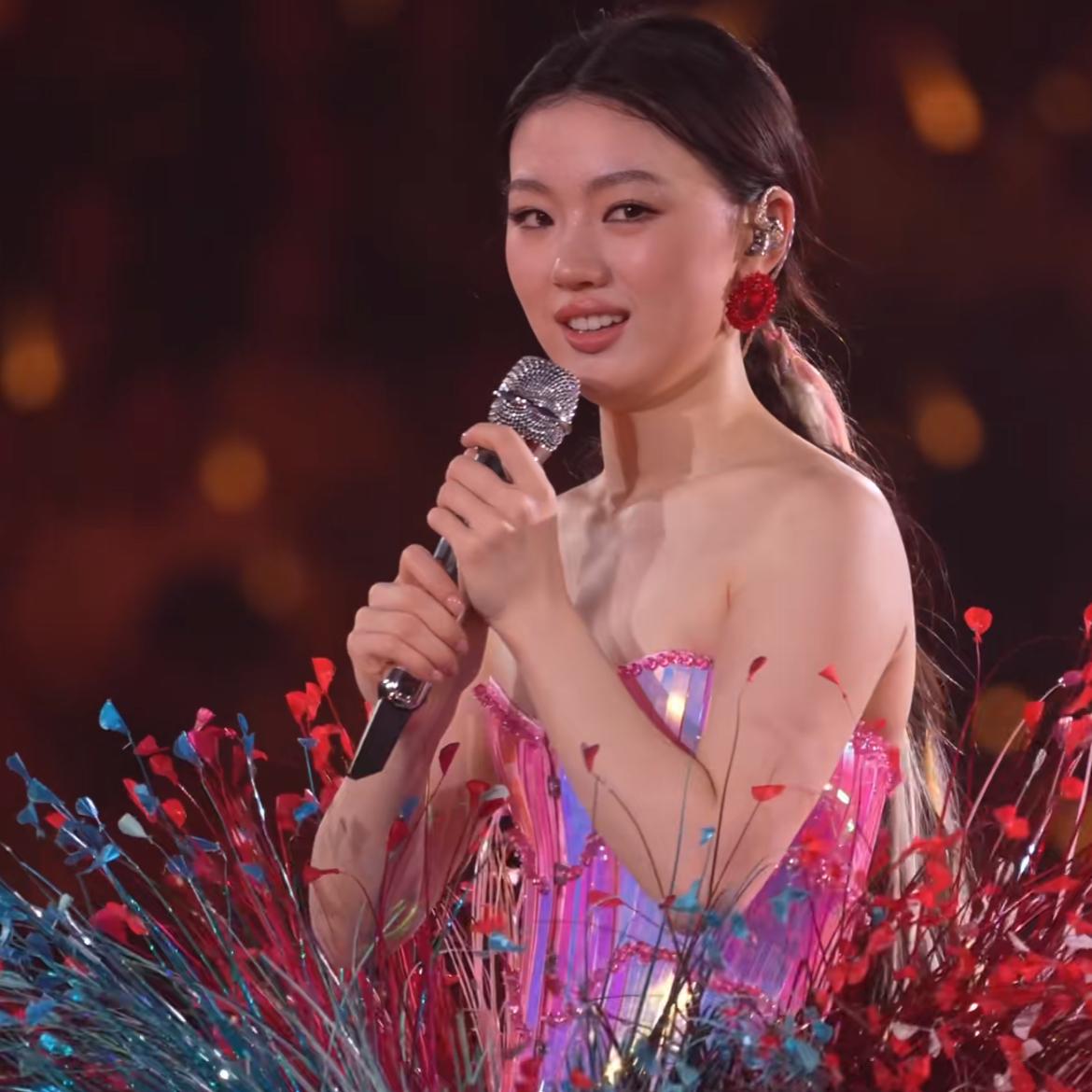 真的假的？本来以为单依纯就是个有点红的明星谁能想到，她的演唱会一张门票都要1