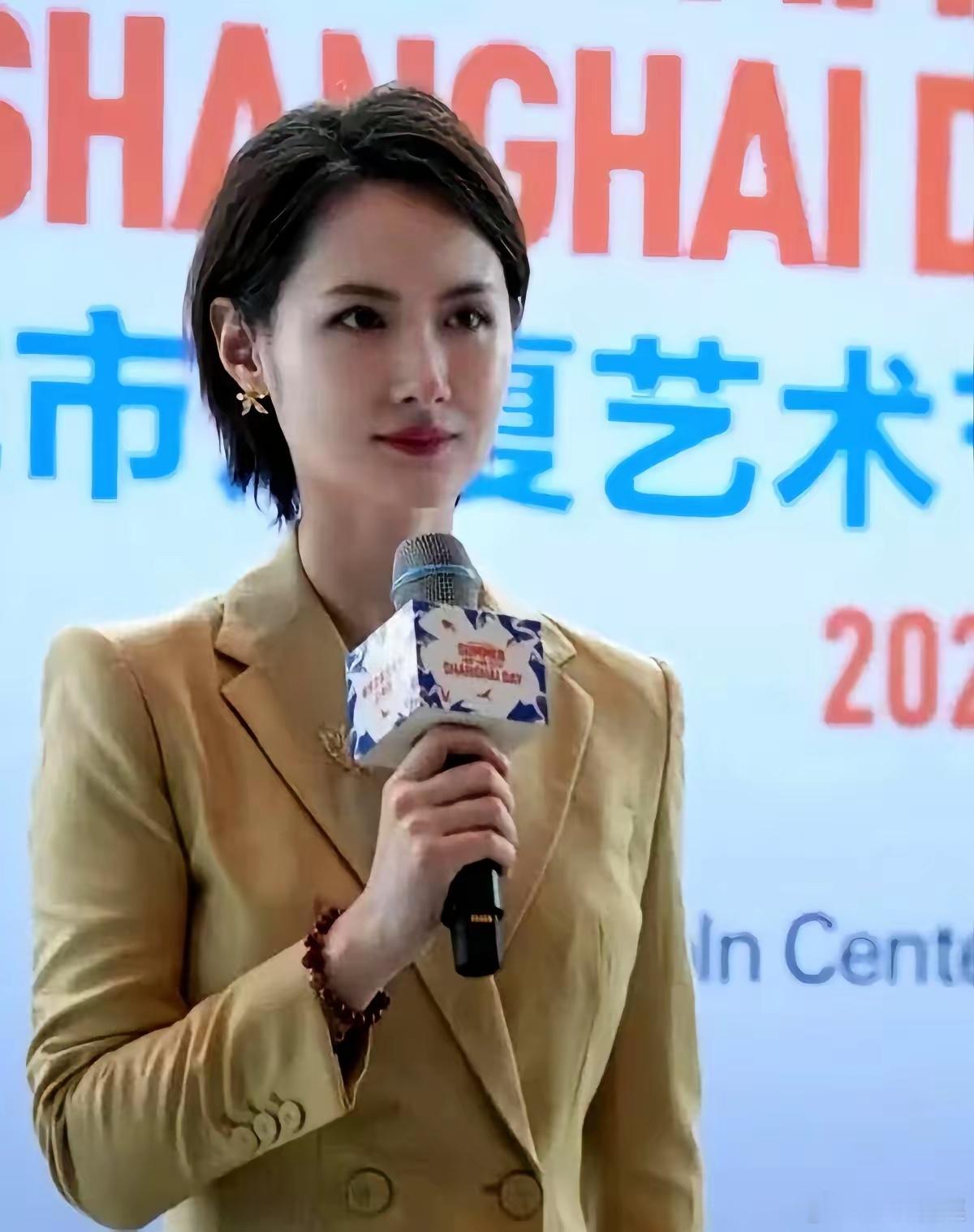 陈璇那边一出事，团队的动作就让人看不懂了。不发声明，不解释，第一反应是全员出动，