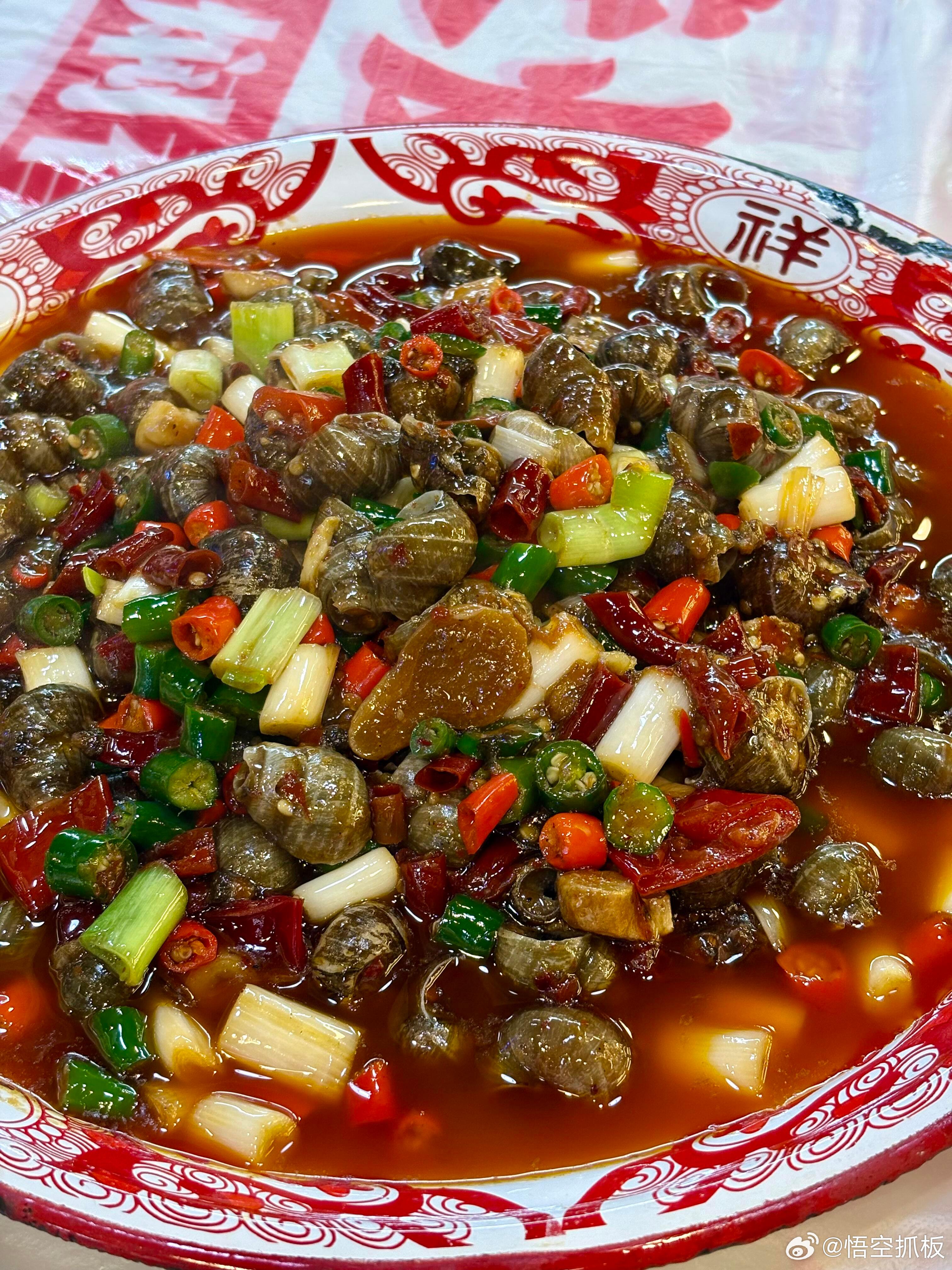 第一次吃到这么多黄的香辣蟹！！生意好到连外卖都没有因为堂食都忙不过来[笑着哭]?