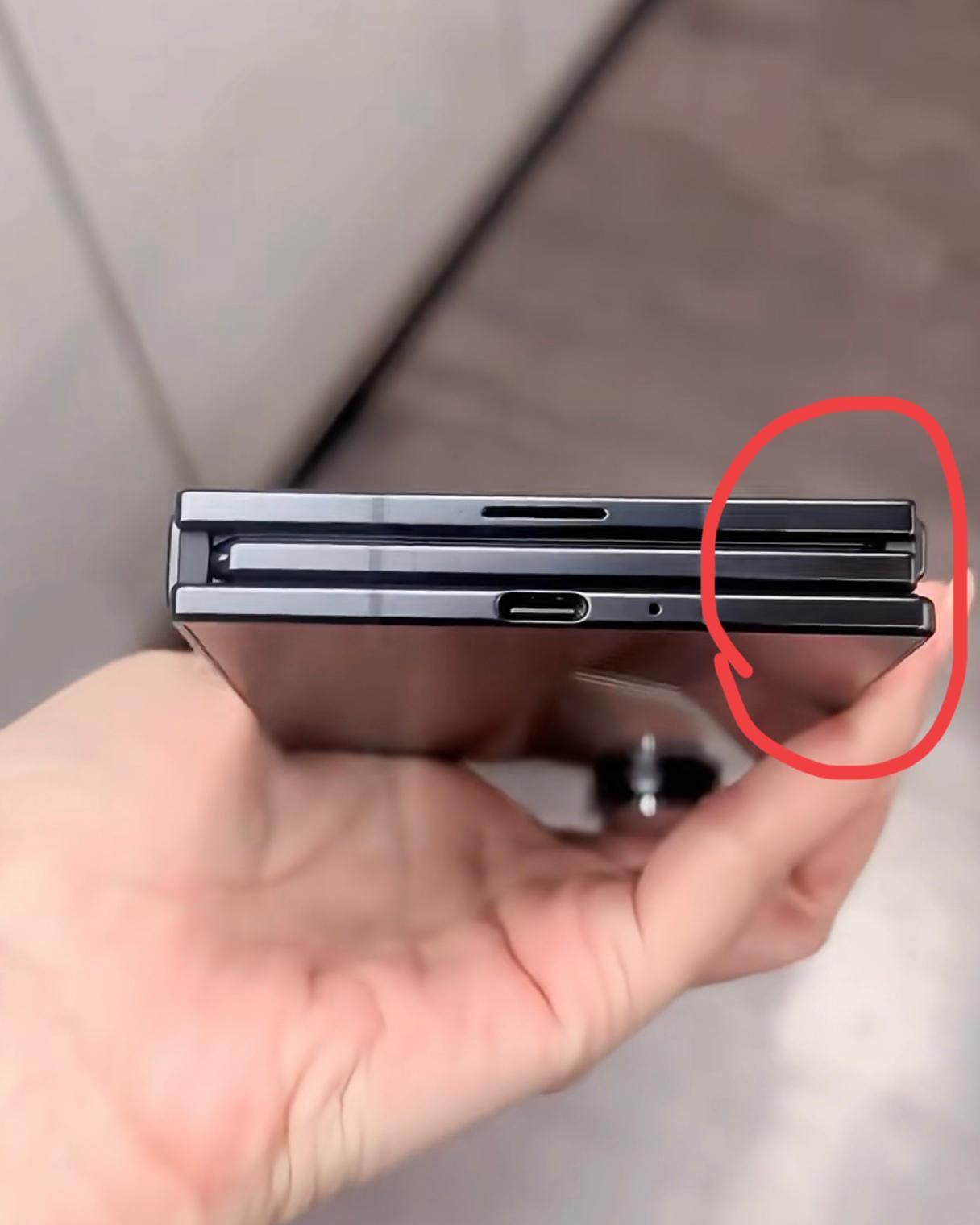 假如刚发布的不是三星而是华为的三折叠……技术不行折叠形态竟然有一块屏长一截设