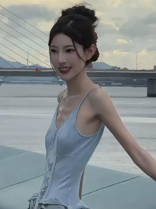 1.74m的演员王若曦体重只有64斤，真的有人喜欢这样的骨感美吗？
