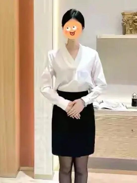 目前只有三条路摆在眼前。付婷婷是个聪明人。选了最有利的一条路！金店这行圈