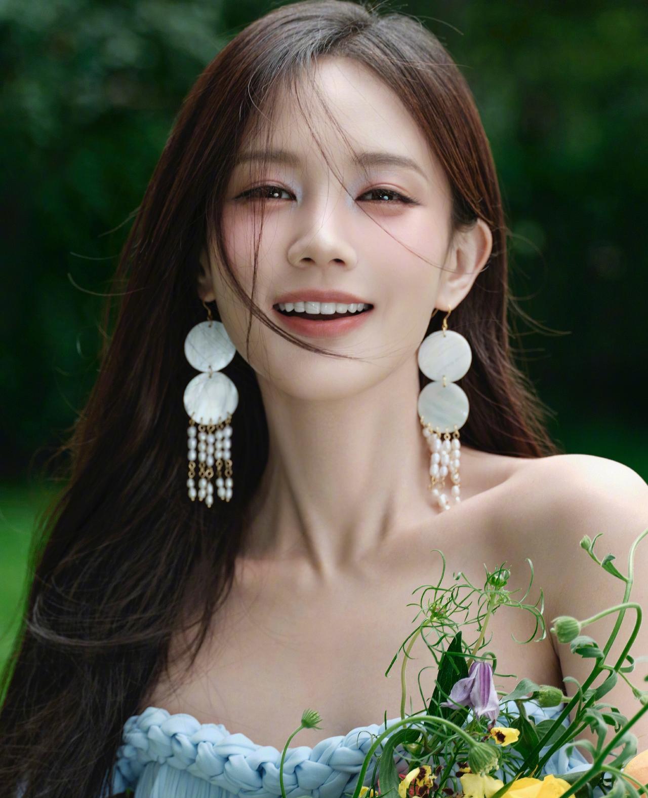 李一桐的“春夏秋冬”，夏实在是太欲了，有点“水分”了。#演员美女#