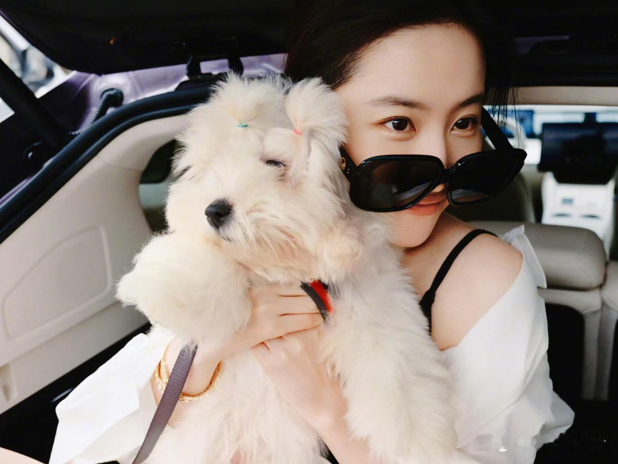 1.刘亦菲之前就是知道没有得奖，所以没有出席，但是这件事被嘲的很厉害。2.大眼甜
