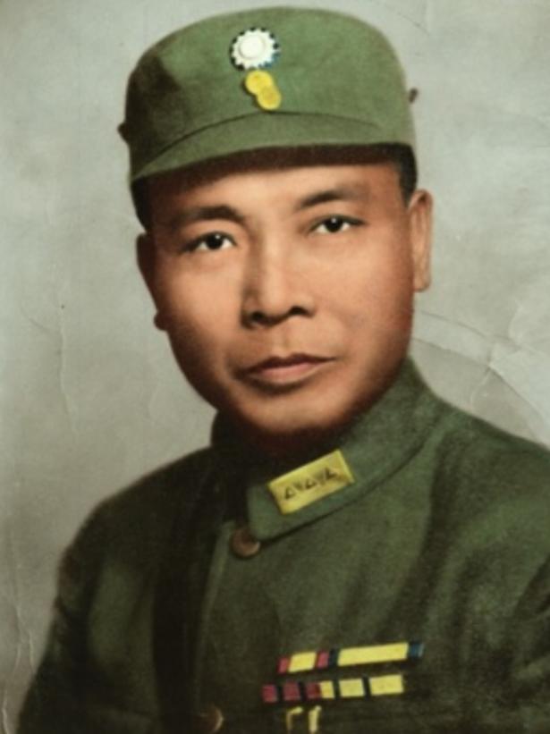 1949年码头，汤恩伯把发妻像垃圾一样丢下船，转身带走全部妻儿——51岁的她没哭