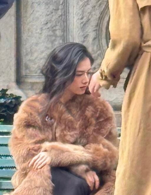 电影脸🎬（其实只是张婧仪米兰街头偶遇…​​​