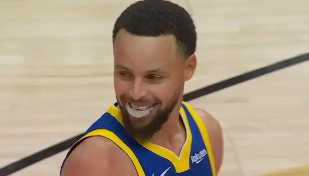 库里被吹进攻犯规，勇士挑战失败！官方报告写得清楚：投篮后手臂扫到巴恩斯脸，