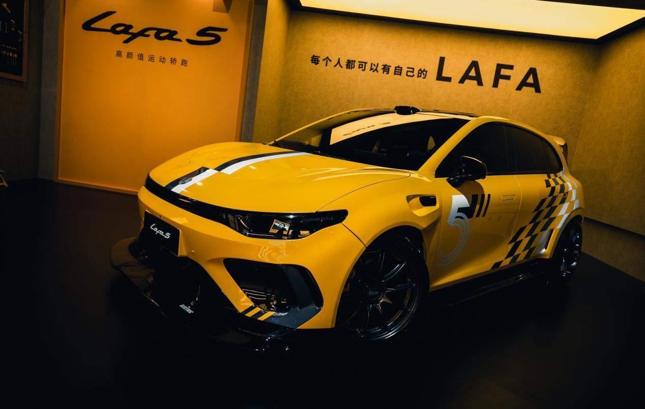 不服都不行！！零跑汽车太能打了，看了11月的销量不得不对其竖起大拇指，零跑全