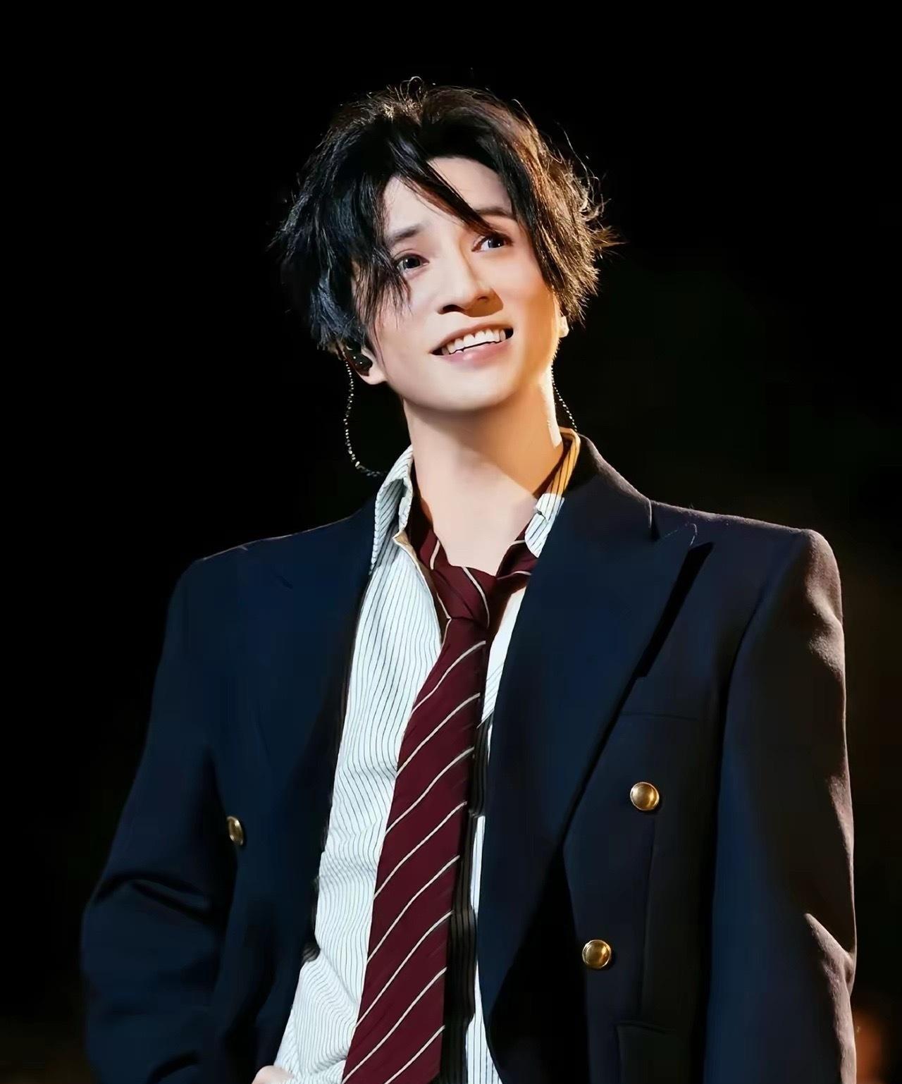 谢娜公开喊话薛之谦，要他给张杰道歉。七年前那场误会，今天终于炸了。当年《吐槽