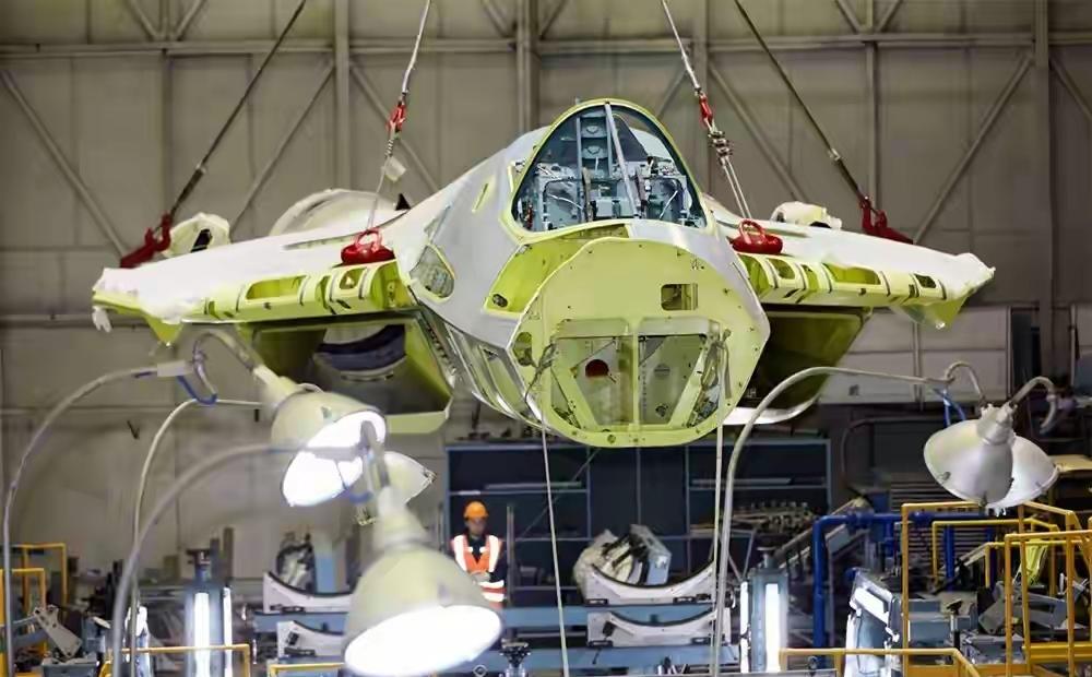 炸个小厂就能断苏-57产能？英智库这份图，藏着更该懂的理一座不起眼的小工厂