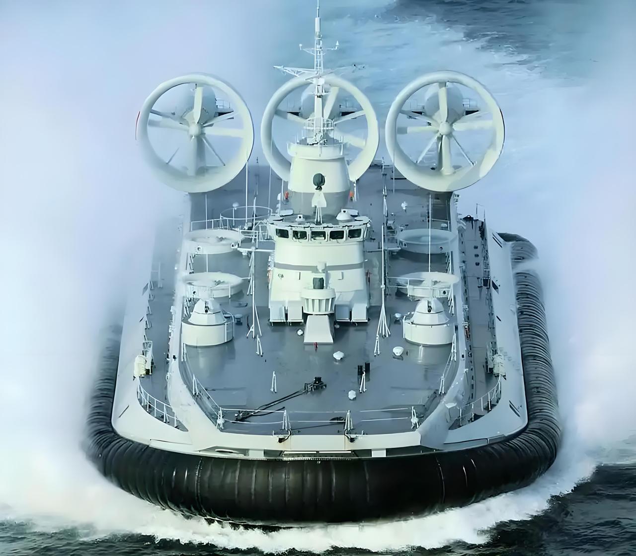 家人们，最近网上关于咱们中国气垫船停产的传言可以歇歇了！重磅消息来了——国产新型