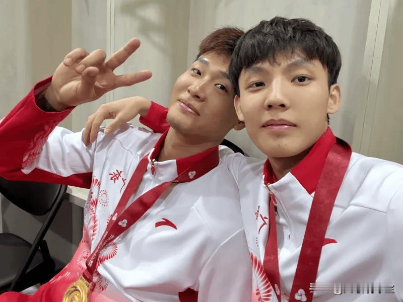 徐杰落选男篮集训大名单，郭士强选择了王岚嵚，这是忍痛割爱给家乡球队一个面子，试想