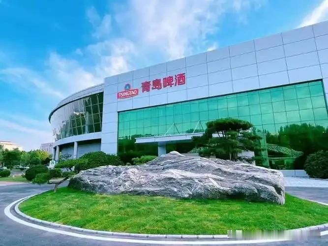 青岛啤酒股价创近一年新低青岛啤酒是国内知名的国有大型啤酒生产企业，总部位于青