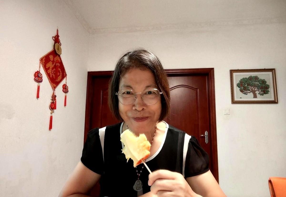 一年，送走三个亲人。一个哥哥，一个弟弟，一个婆婆。最后都不是病死的，是活活