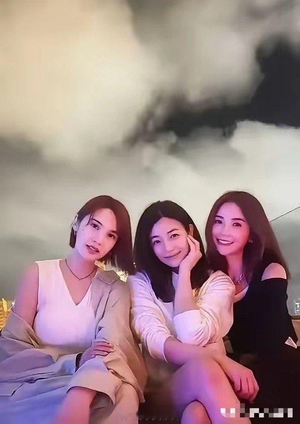 原来她们三个是好闺蜜，李荣浩要守住爱情啊！蔡卓妍离了，陈妍希离了，杨丞琳结婚不生