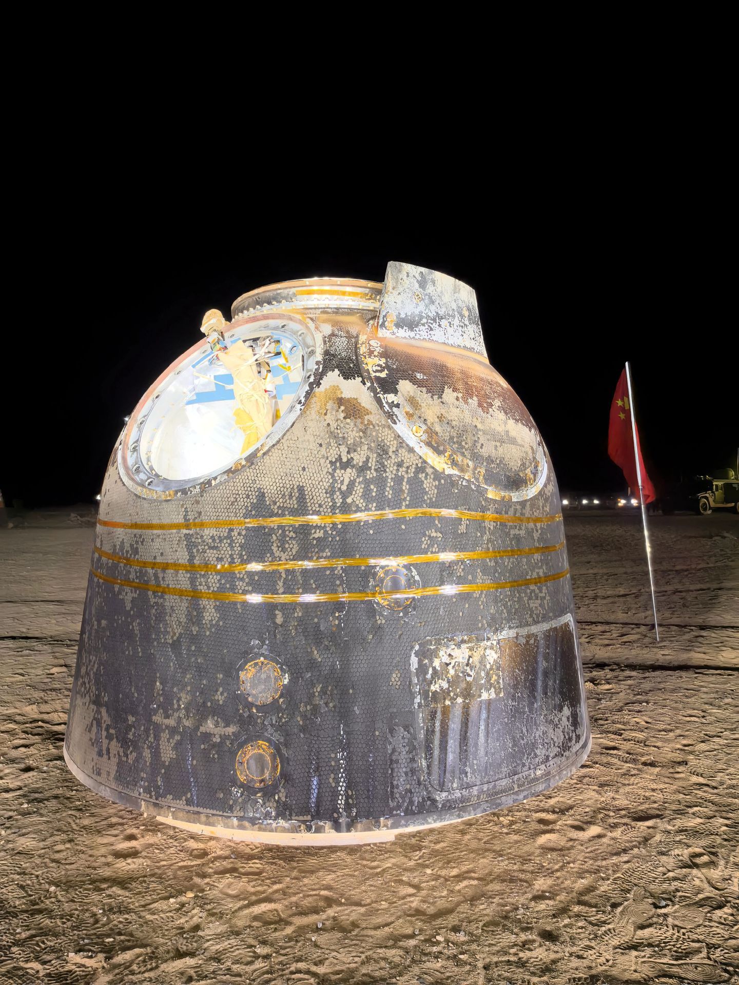 昨天返回的神舟二十一号返回舱——神舟二十一号飞船10月31日23时44分，执行