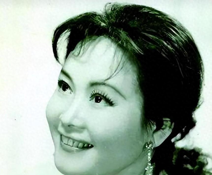 李谷一与肖劲光之子再婚，岳父到家中做客，肖劲光幽默称李谷一是他的保护伞1956