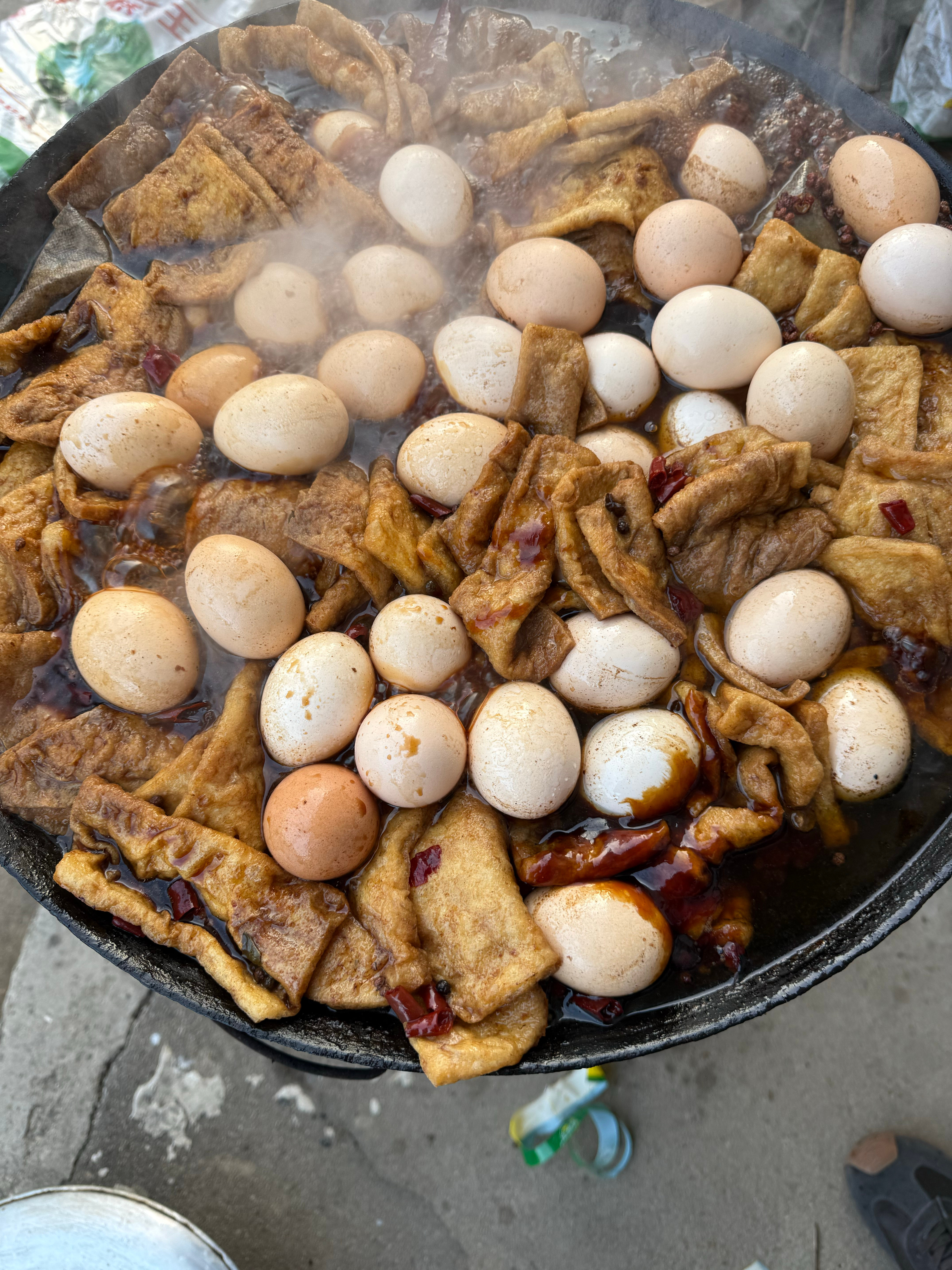还有两天就春节了，卤了满满几大锅菜，还是队友给力，这几天去菜场像搞批发一样，莲藕