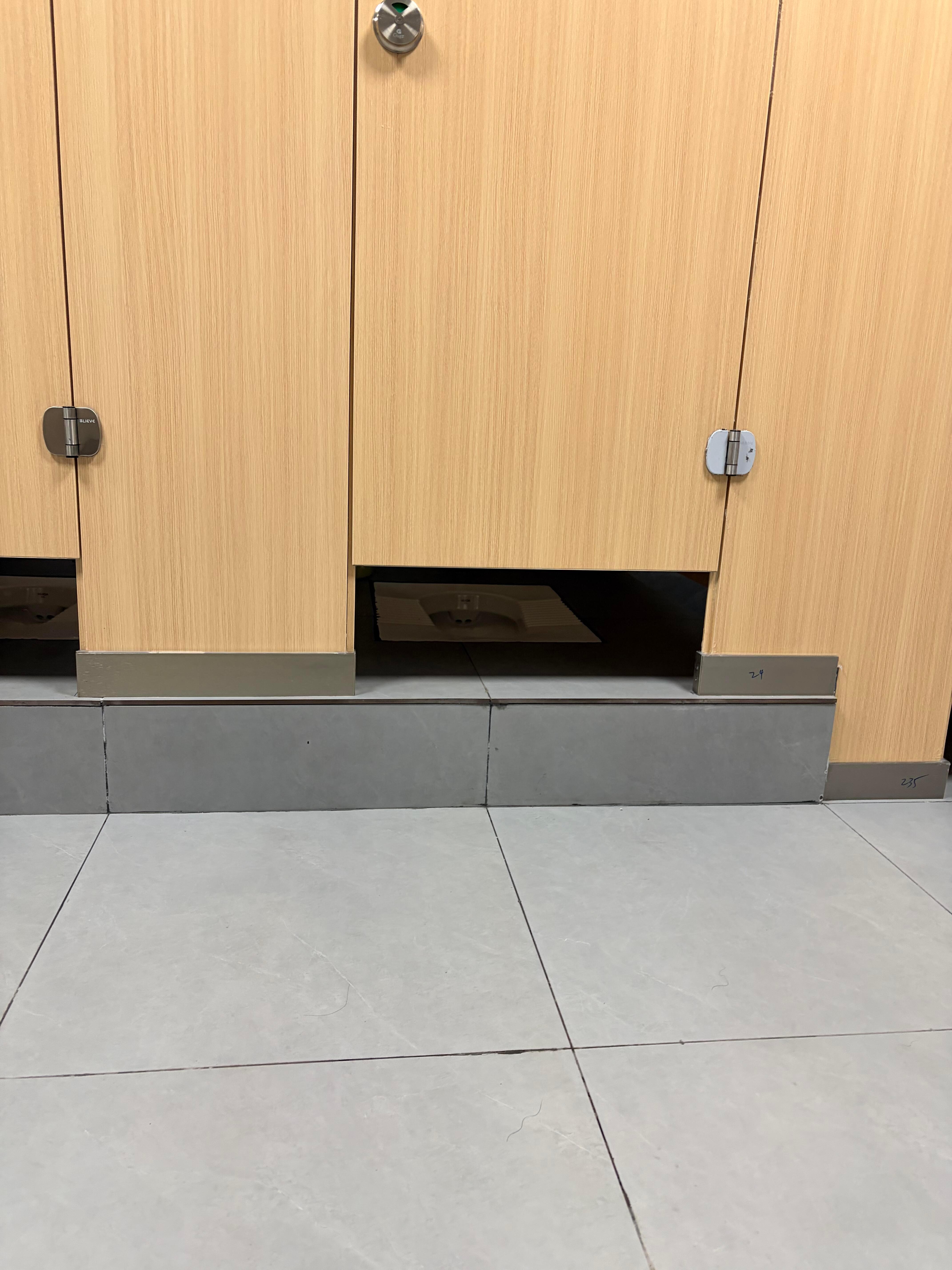 学校的厕所蚌埠住了​​​