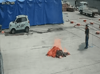 你烧的钱，那边能收到？其实不用故弄玄虚，这种情况烧过纸的人基本都遇到过，我不信