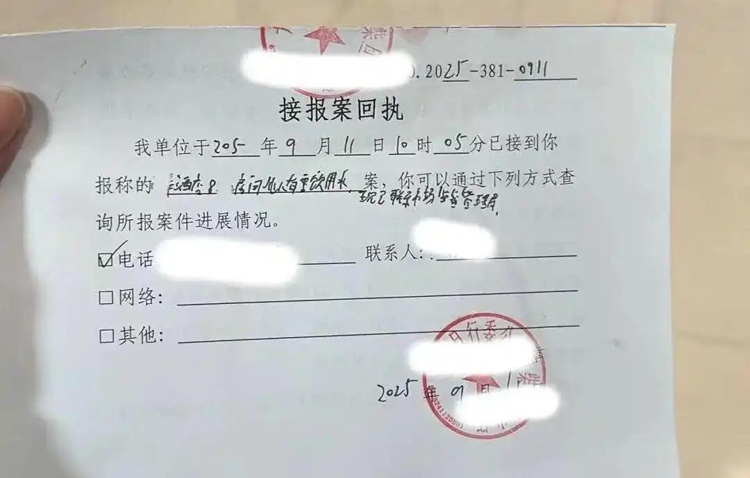 “必须追责！”青海一女游客因口渴难耐，在酒店客房饮用了梳妆台上的“矿泉水”后，喉