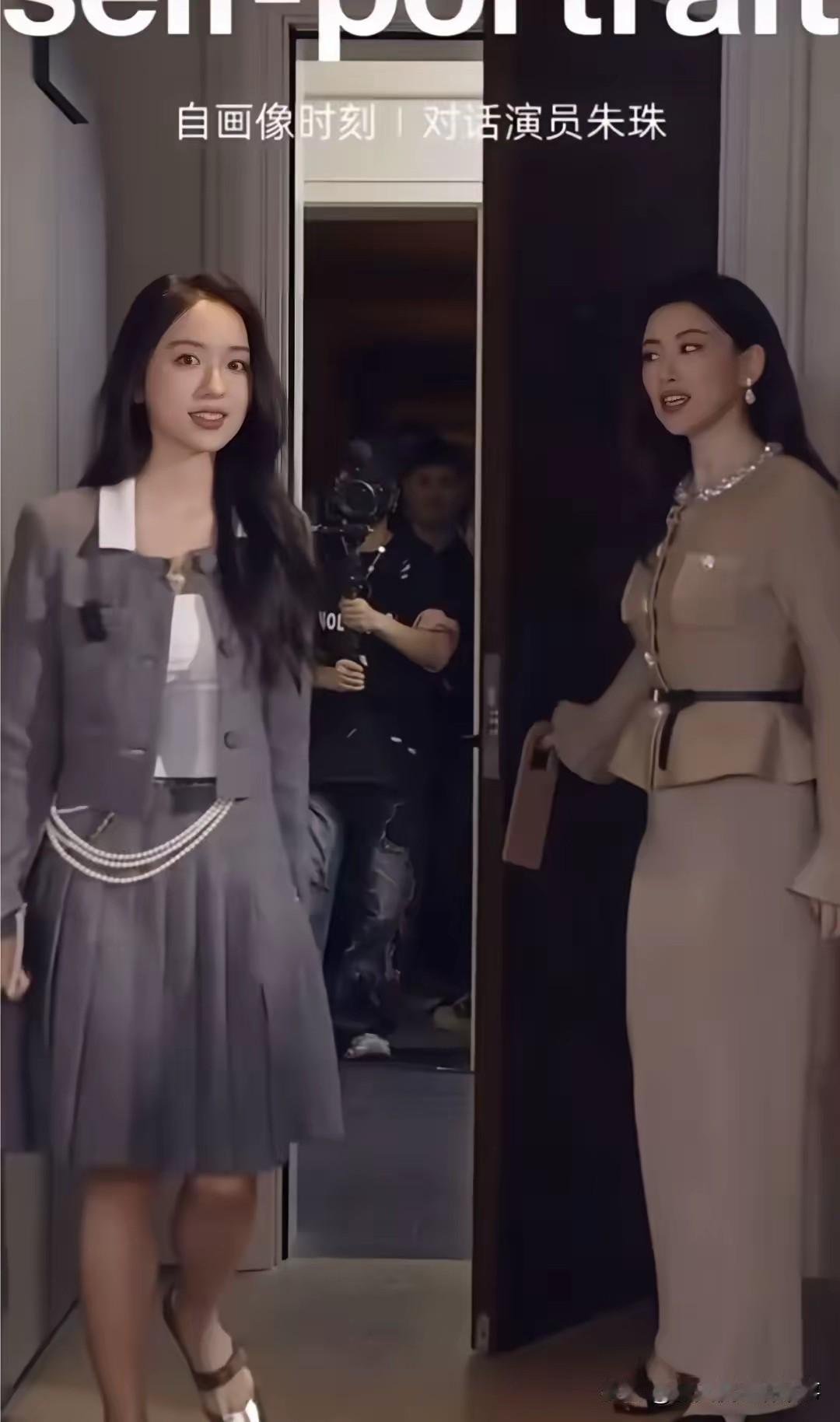 翁青雅采访朱珠，看完全程只能说太拉胯：口条不行话讲不完整，“嗯啊额”“这个就是好