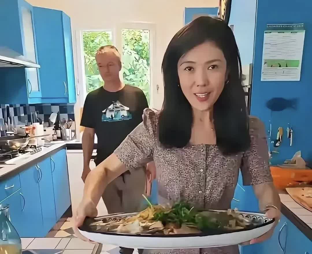 苏芒咋成“法兰西第一女仆”了？在国内要争当“打拳第一人”，要么得会讲脱