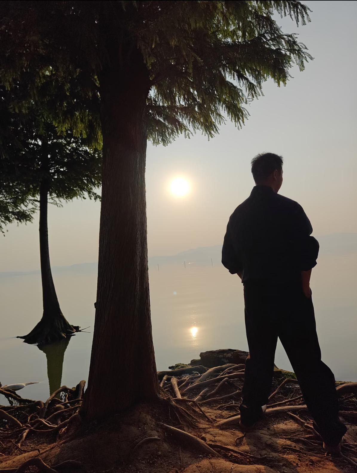 人到了中年，最大的心酸，是连崩溃都要掐着时间。前阵子，一个男人忙了一