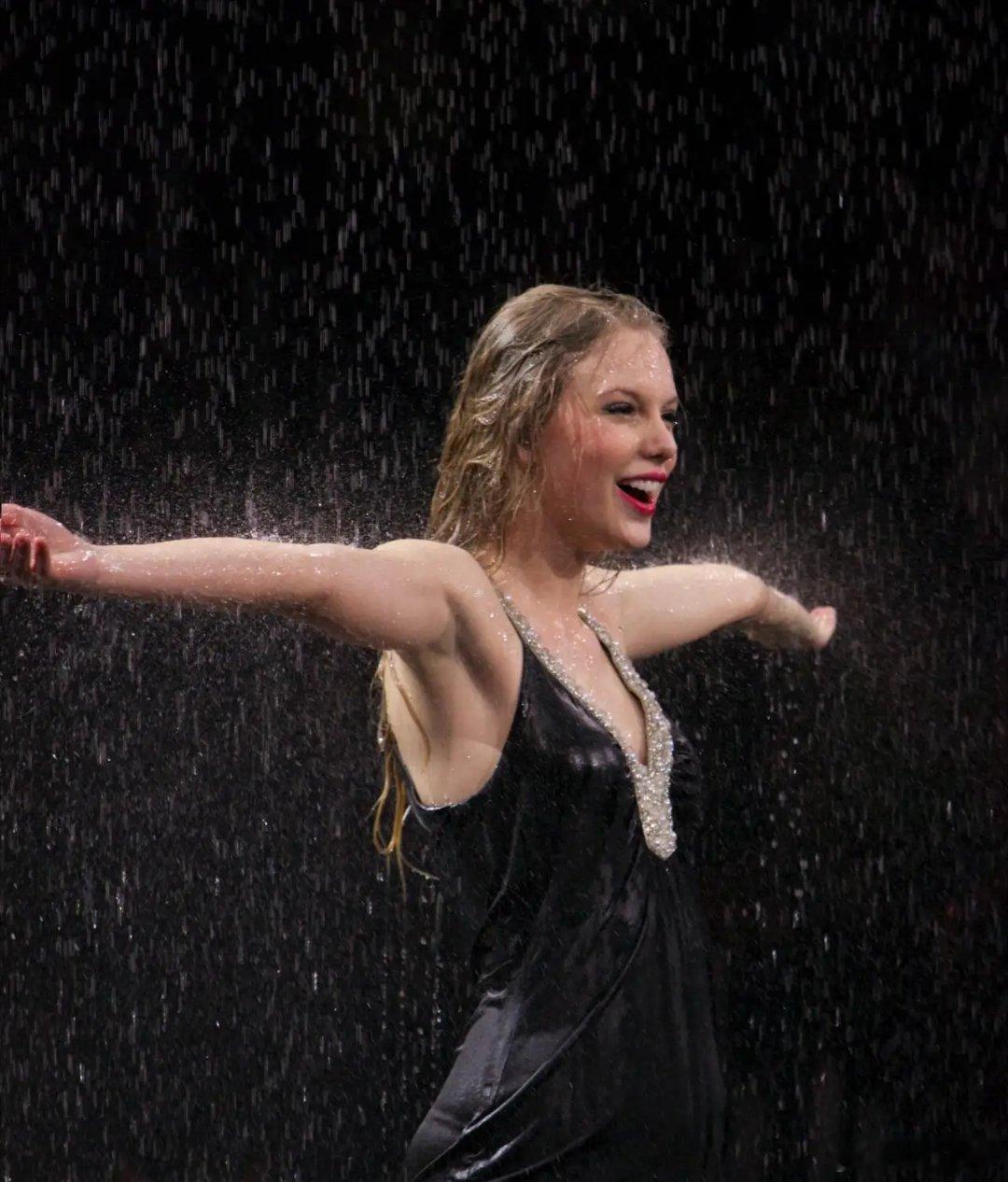 霉霉给员工发近2亿美元奖金，霉霉伴舞每个人分到了500多万霉霉从“时代巡演”22