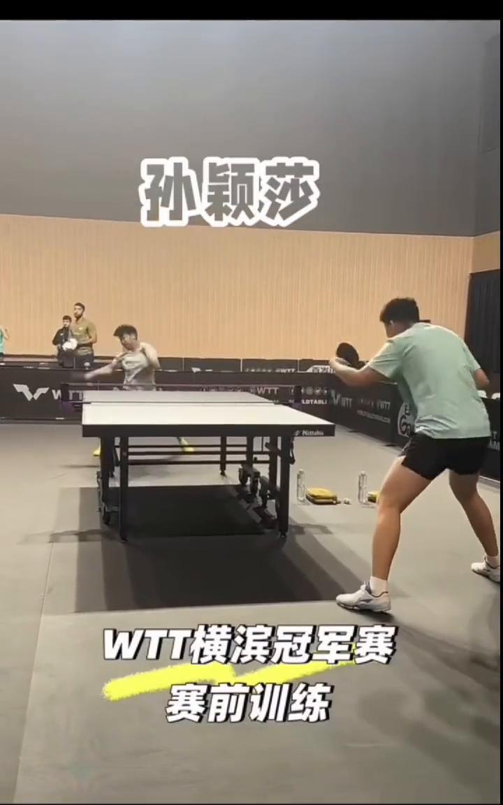 孙颖莎WTT横滨冠军赛赛前训练。