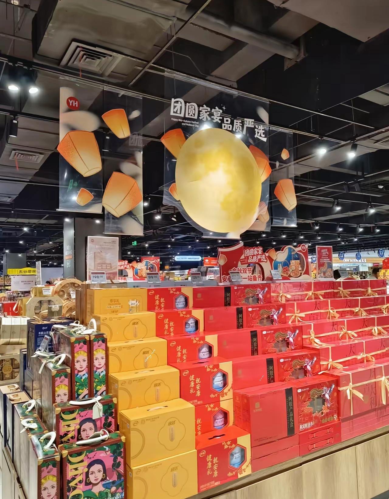 不是说十五的月饼十六元，十六的月饼一块钱吗？今天去了趟超市，才发现一夜之间月饼就