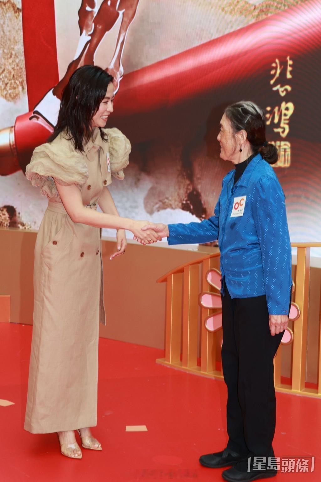 星岛：宣萱自认“神婆”信风水旺财想摆“寻秦阵”望票房继续大收宣萱出席马年艺术活