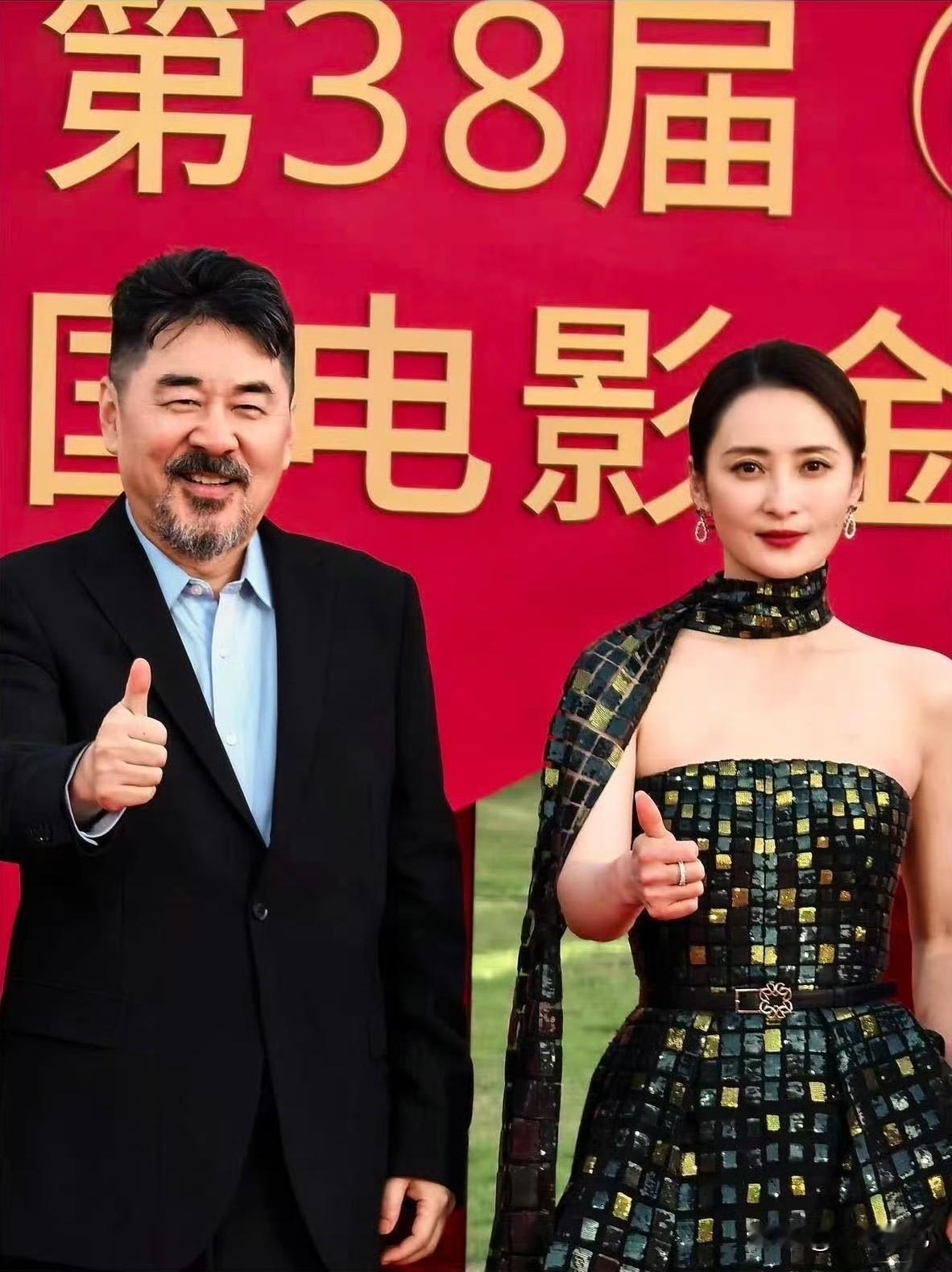 看到陈建斌出现在金鸡奖上，我发现了一个事，他是不是太过于松弛了？而且怎么