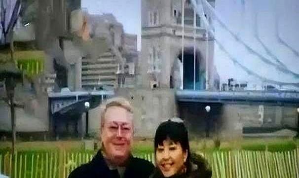 传了半辈子的“前夫”，居然是假的！殷秀梅老师自己都忍不住出来澄清了。那个总跟