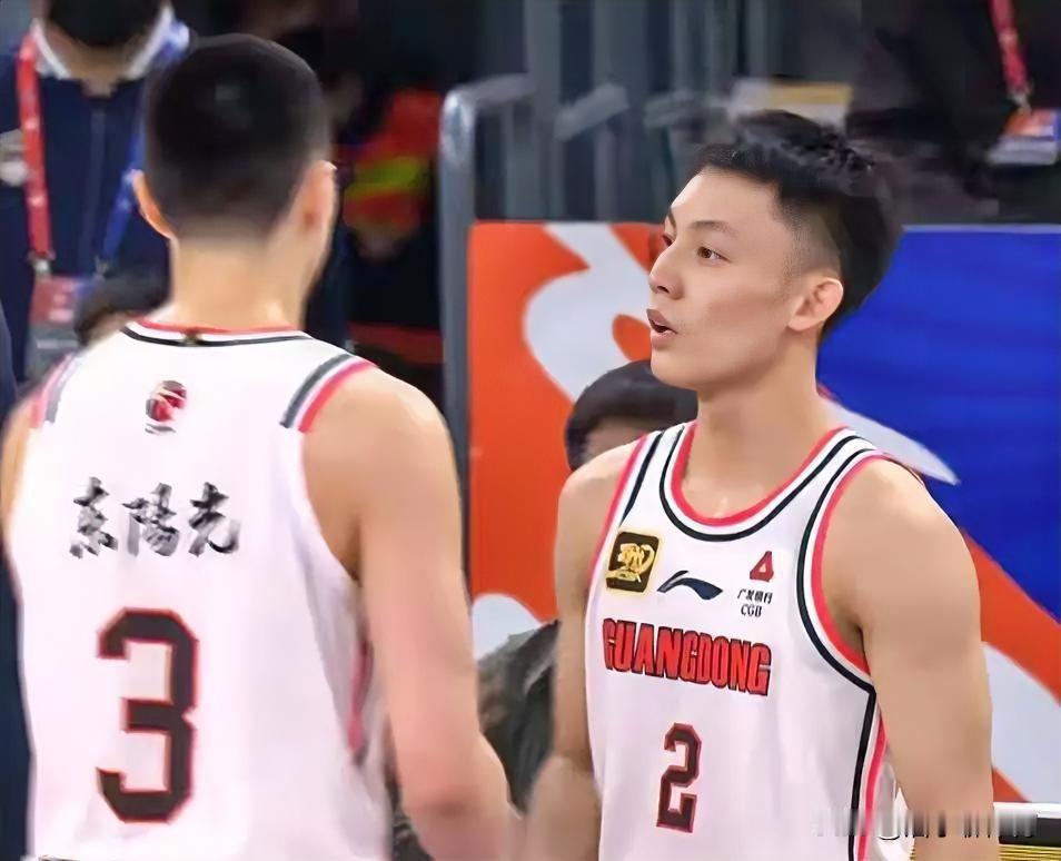 别被那些人骗了，这才是徐杰未能入选国家队的真正原因，，，国家男篮公布了新一届集