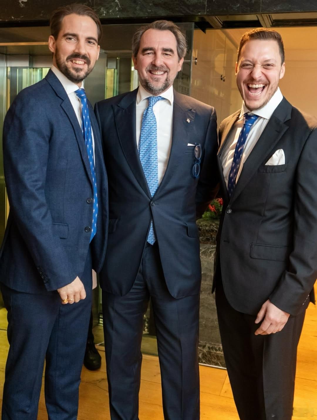 英国王室🇬🇧希腊王室12月13日，肯特迈克尔王子和儿子弗雷德里克勋爵、希