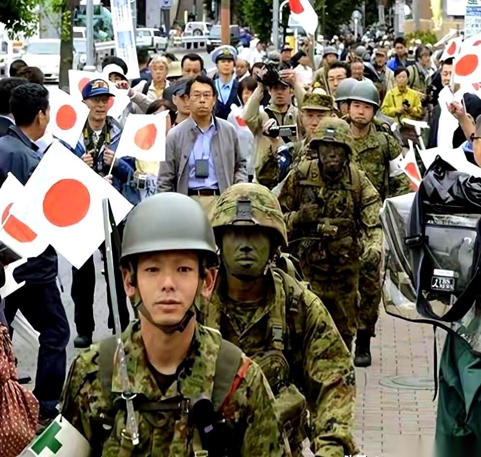 日本现在在部署先进导弹这事上，真的是一点都不藏着掖着了。这事儿说白了不复杂，他