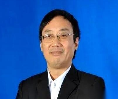 砸了那么多钱和顶级资源，最后却养出几个转头就把老家底裤卖给外人的“精英”。胡士