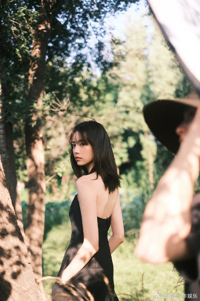 张艺上我是谁我在哪我该选谁张艺上的讨喜程度在选人环节体现得淋漓尽致，队长们争相抛