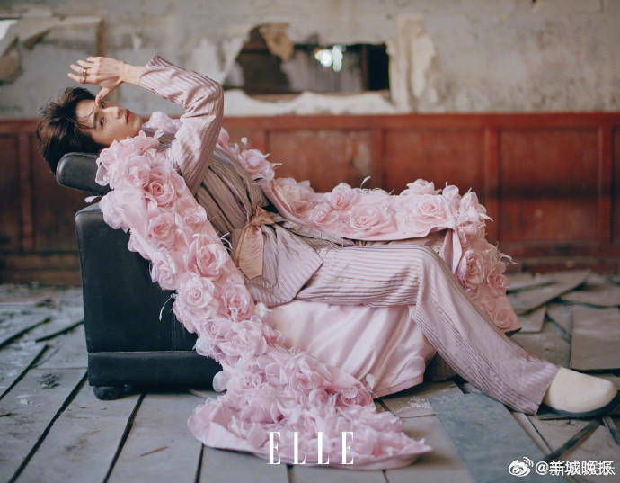 【#张凌赫杂志#合集来了，你最喜欢哪一张？】首登《ELLE》清冷矜贵、破碎氛围感