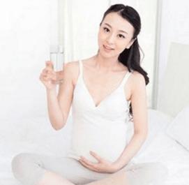 怀孕记得多喝水, 羊水充足宝宝发育更健康