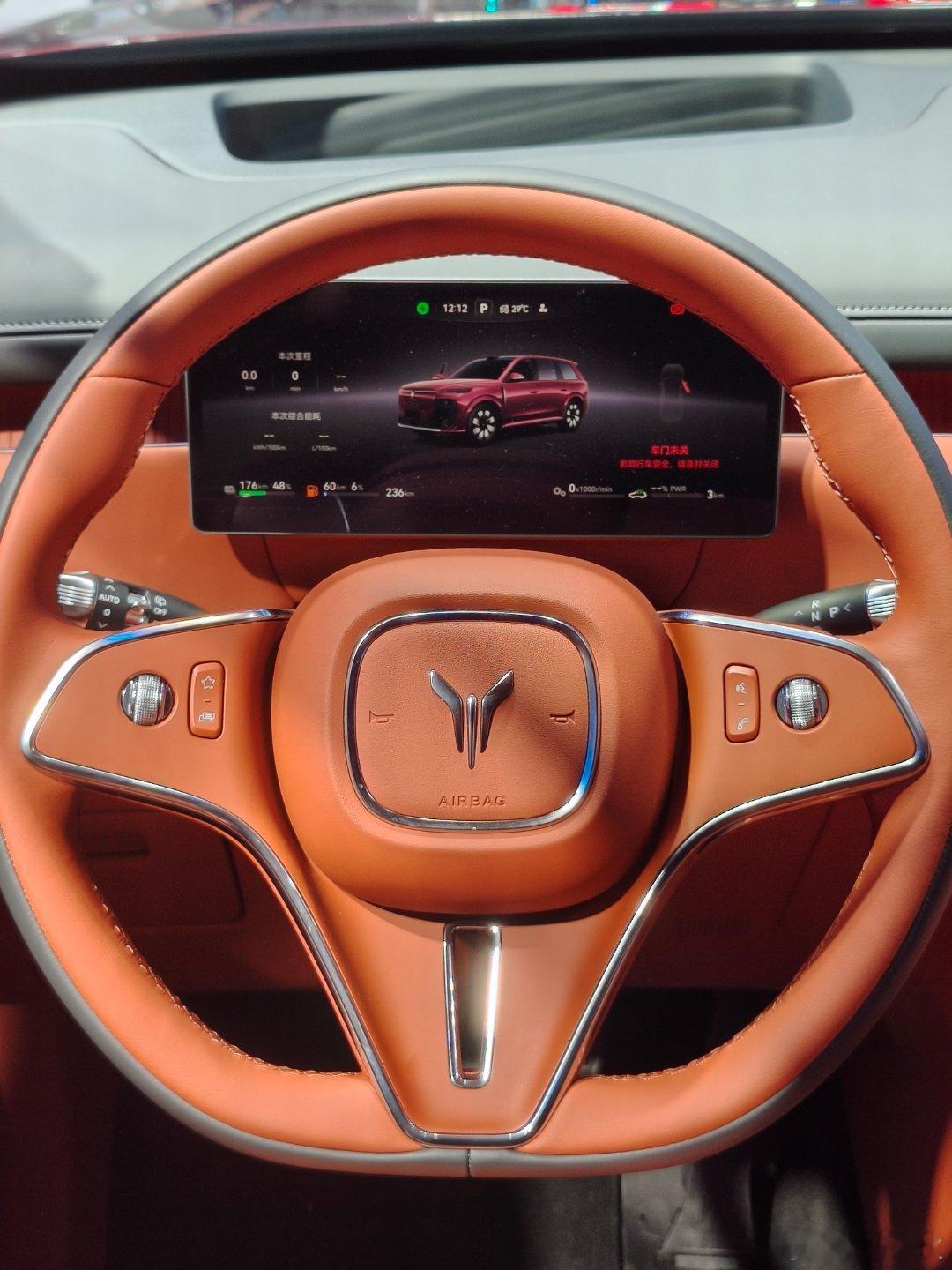 2026北京车展实拍五座新王SUV岚图泰山X8，这空间实在是太大了！岚图泰山