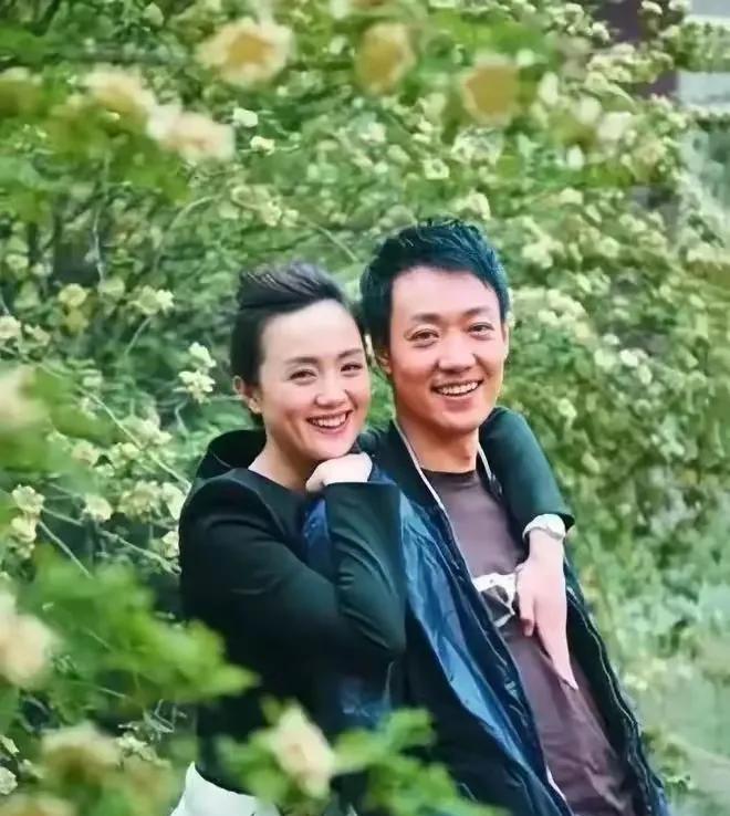 辛柏青说，高三的时候，我贪玩，学习不好，然后一个同学说他考电影学院，我就问他，那
