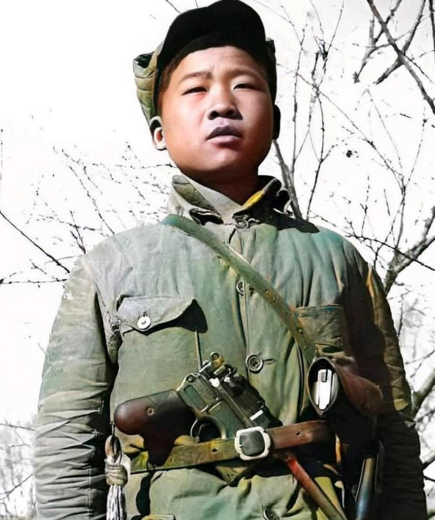 1942年，16岁的八路军小战士宋双来，在送信回去途中，遭遇了日伪军的骑兵。情急