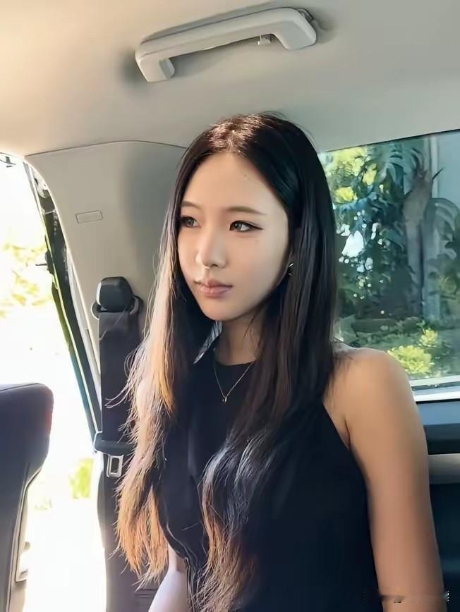 如果我不说她是谁你能猜到她是谁吗她就是大S当年护在怀里疼在心里的小S的